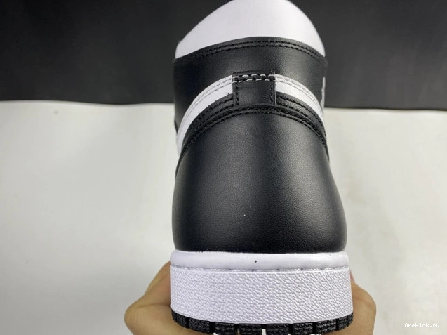 One Kick Jordan 1 Retro (2014) Air Black 555088-010 White 0810
